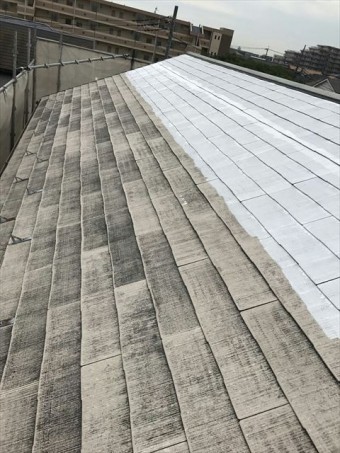 屋根下塗り中