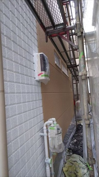 外壁下塗り中