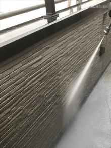 外壁洗浄中