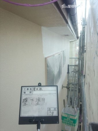 外壁下塗り中