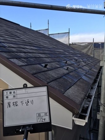屋根下塗り完了