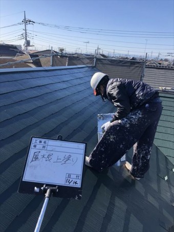 屋根上塗り