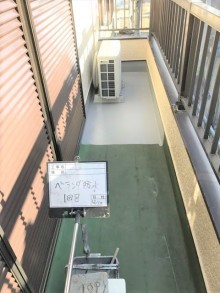 ベランダ防水塗装1回目