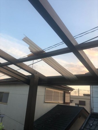 ベランダ波板破損
