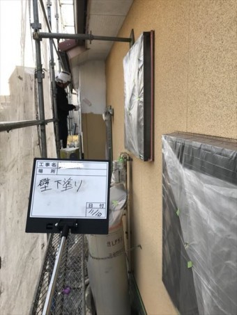 外壁下塗り中
