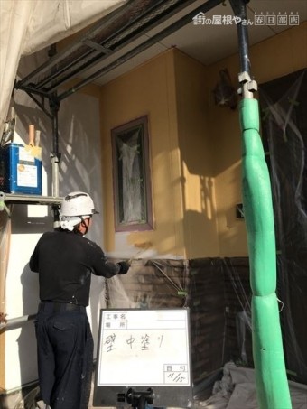 外壁中塗り中