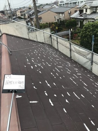 屋根ひび割れ補修