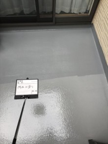 ベランダ防水塗装トップ1回目