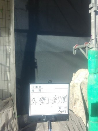 外壁上塗り中