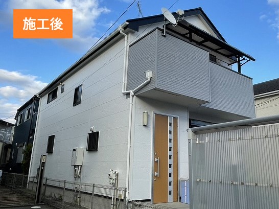 ☑ 色あせ・ツヤの消失 ☑ チョーキング（手に白い粉がつく） ☑ コーキングのひび割れ ☑ 外壁の反り・割れ ☑ カビ・苔の発生  これらのサインが見られたら、塗り替えの合図です。小さな劣化のうちに対応することで、費用も抑えられ、建物を長持ちさせられます✨