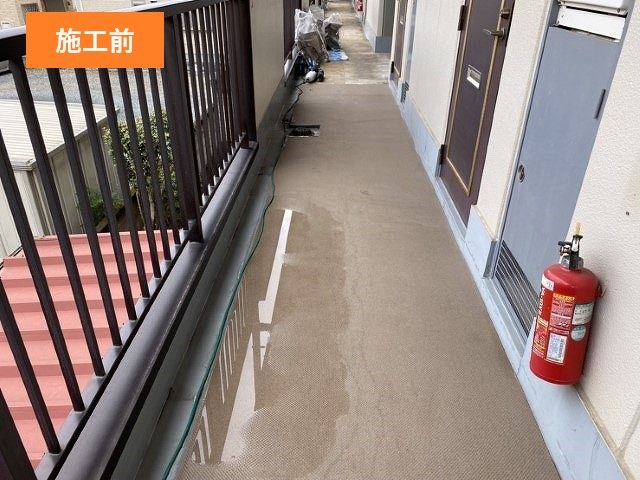 長尺シートでアパートの共用通路の防水工事を実施しました