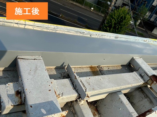 工場の笠木重ね貼りとボルト交換工事