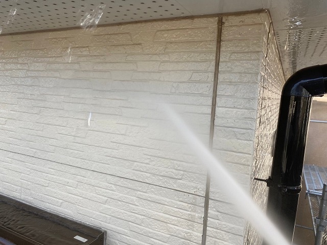 外壁の高圧洗浄作業
