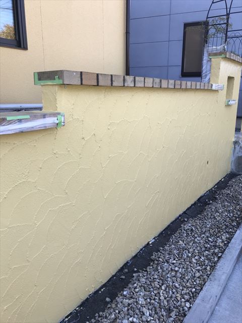 塀中塗り完了