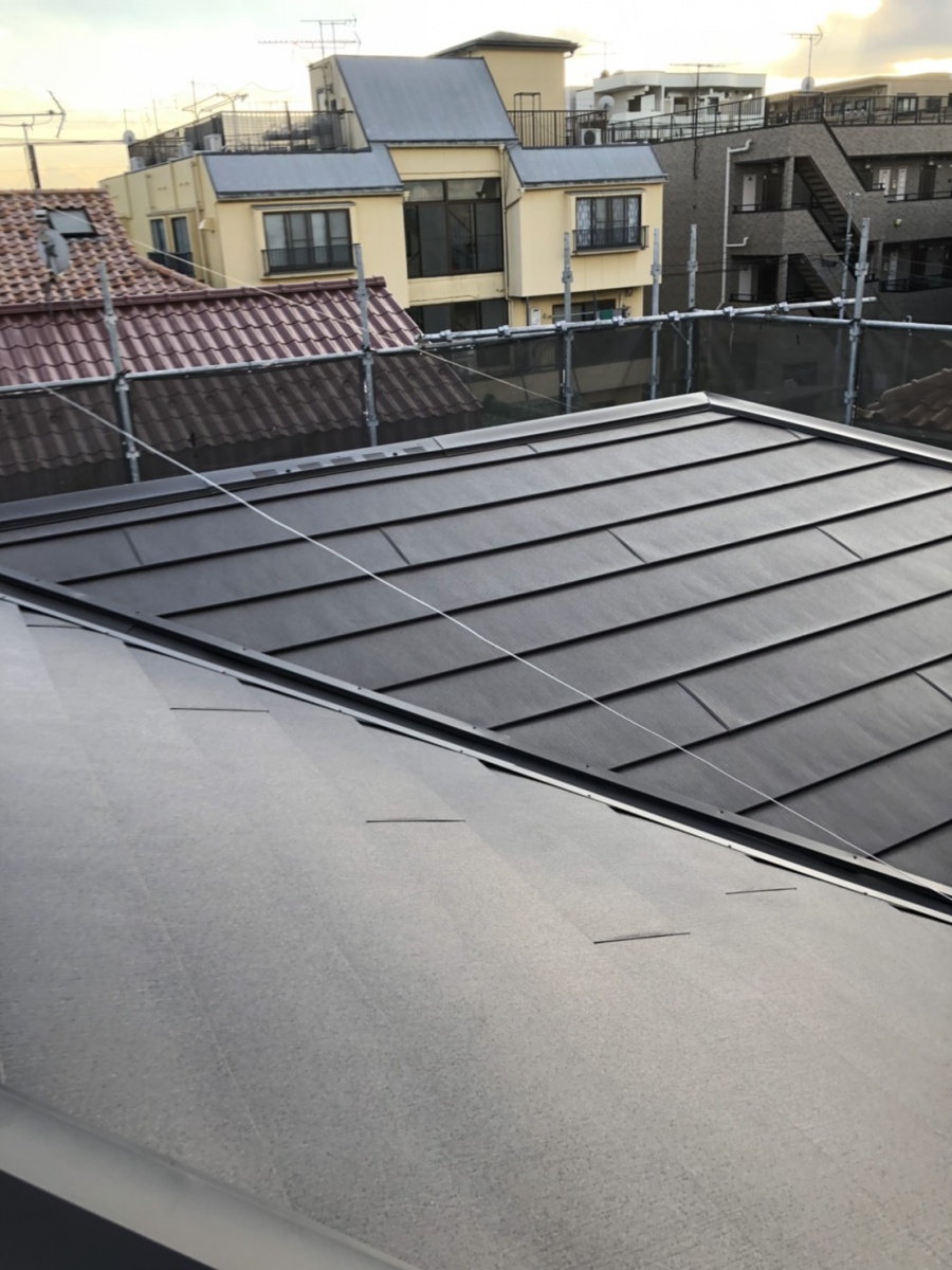 屋根工事ガルバリウム鋼板