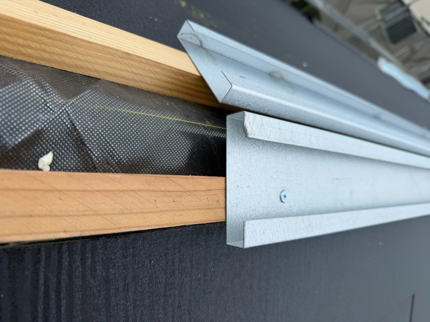 貫板　金属貫板　屋根カバー工事