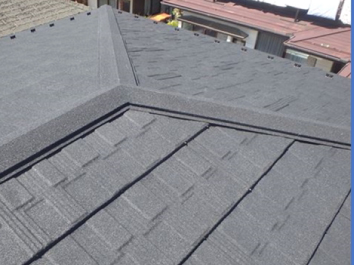 ジンカリウム鋼板が基盤のメリッサという屋根材でカバー工事が完了
