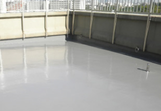 ウレタン防水工事でつやつやに輝く施工後の陸屋根